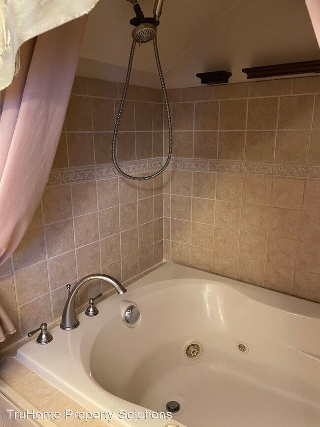 Foto del edificio - 3 br, 2 bath House - 521 S 6th St.