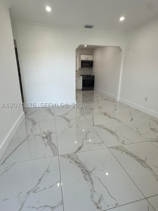 Foto del edificio - 2551 NW 13th St