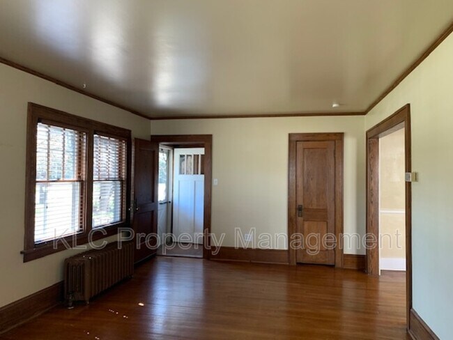 Foto del edificio - 4321 University Ave