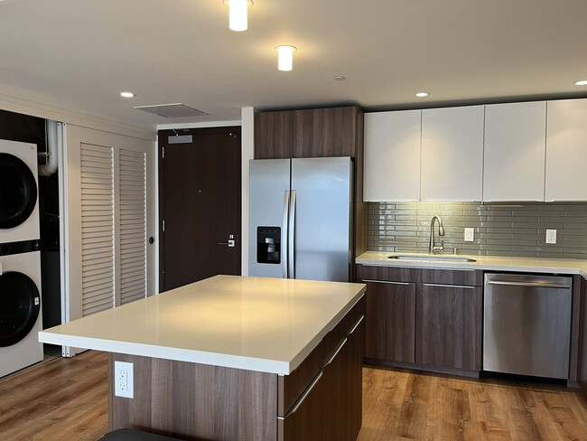 Building Photo - Symphony - 2 bedroom, 2 baths Condo, with 2 parking stalls - Avail now!