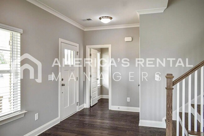 Foto del edificio - Spacious 4-Bedroom, 3.5-Bathroom Home for ...