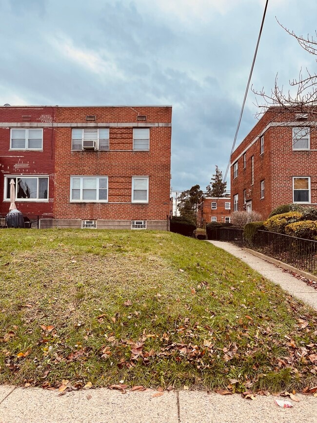 Duplex - 7934 Forrest Ave Townhome