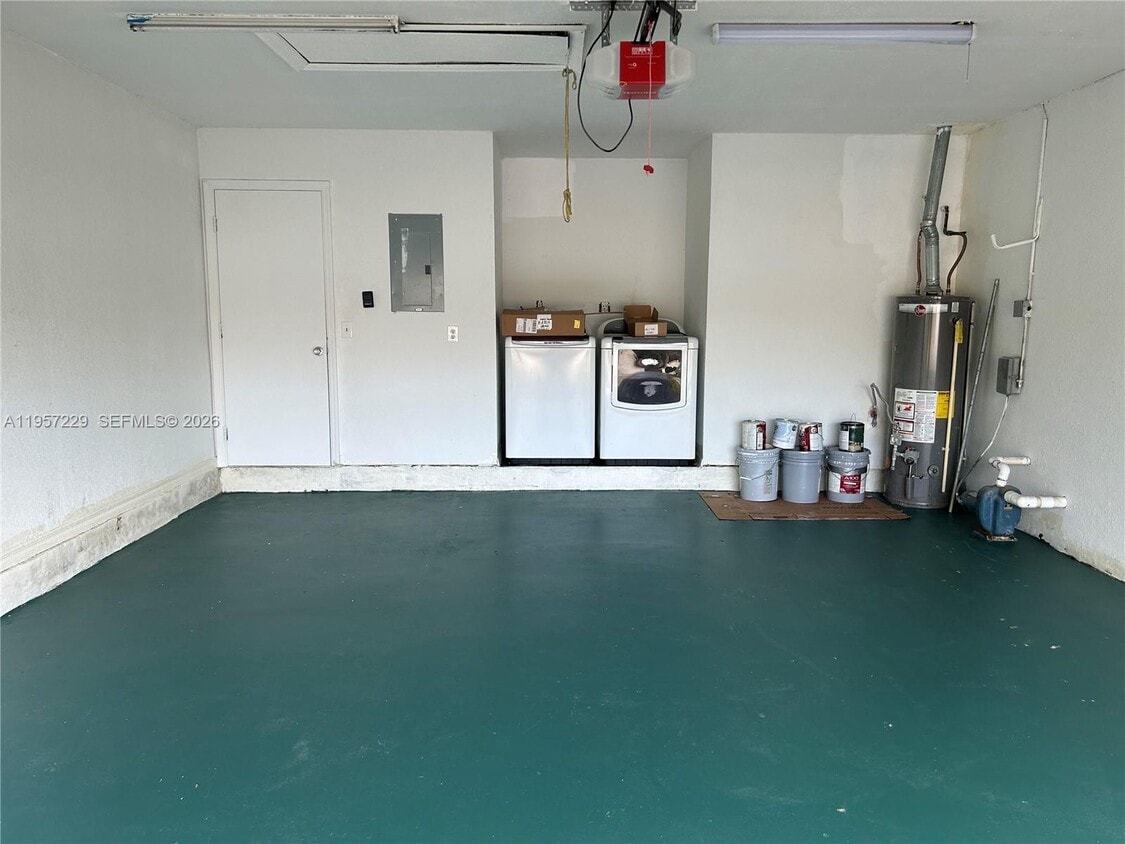 Foto del edificio - 18730 NW 77th Ct