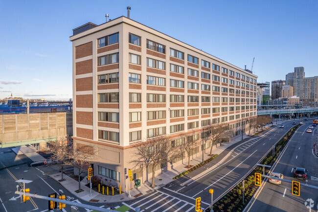 Foto del edificio - Glass Factory Condominiums