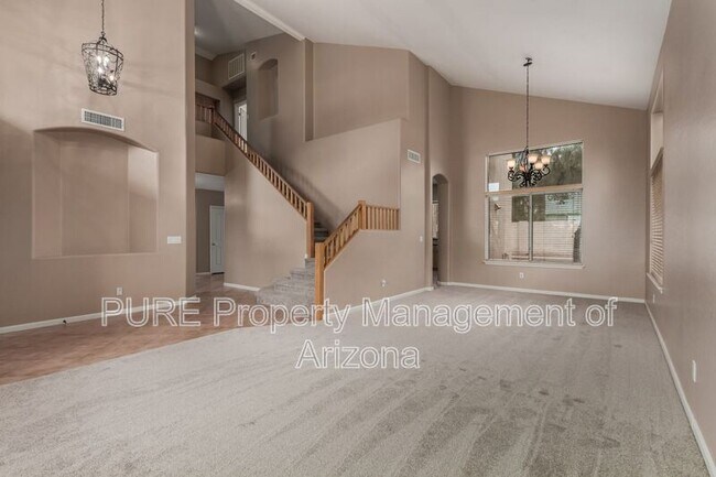Building Photo - 3381 S Vine St