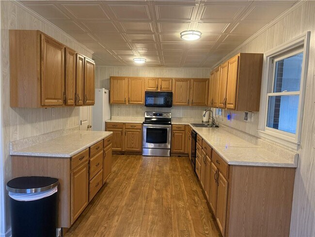 Foto del edificio - 2222 Parkwood Dr