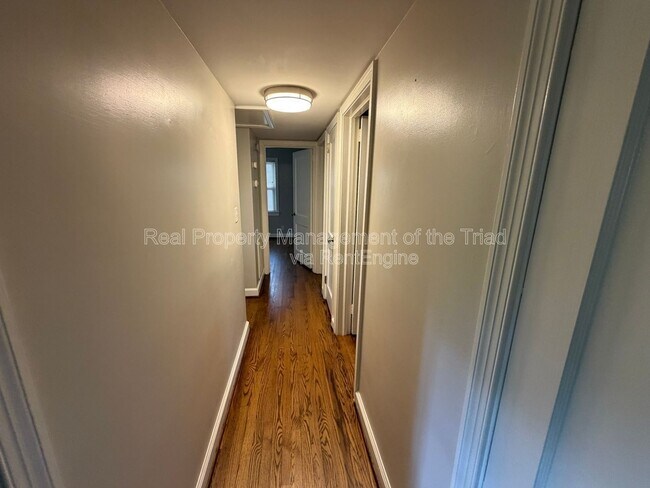 Foto del edificio - 2331 W Cornwallis Dr