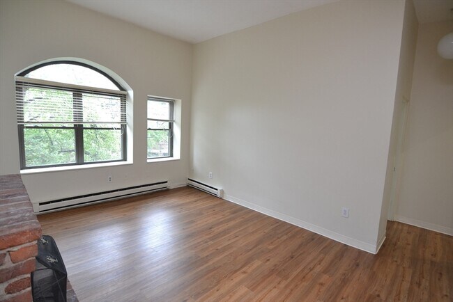 Building Photo - 67 St Germain St