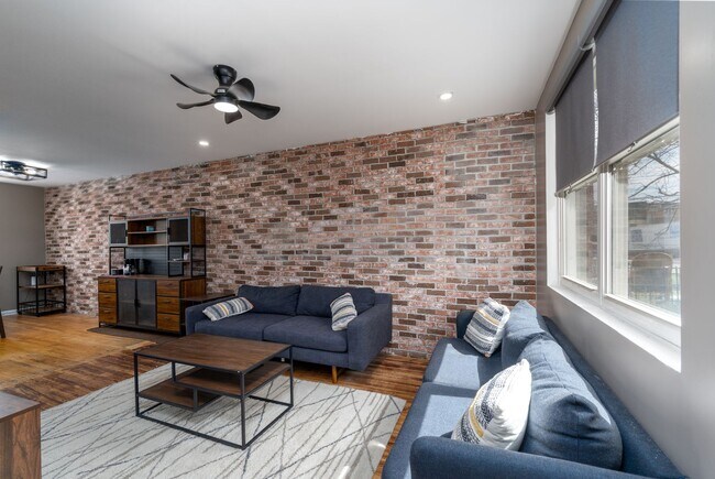 Building Photo - 1055 Parksley Ave