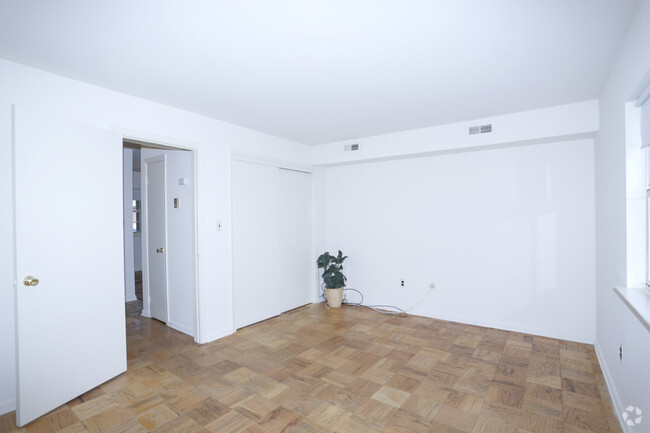 Living Room - White Pine Townhomes and Apartments