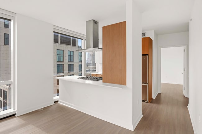 Photo - 465 E Illinois St Apartment