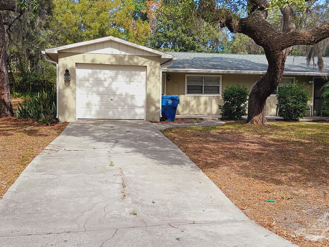 Foto principal - 7419 Mead Dr