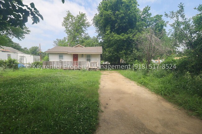 Foto del edificio - 2144 N Garrison Pl
