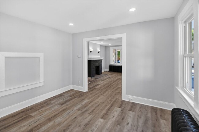 Building Photo - 344 Gardner Ave