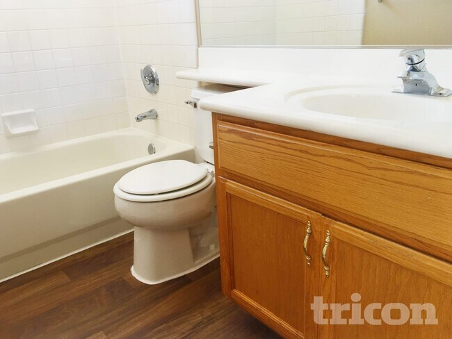 Building Photo - 1426 Silver Glen Ave