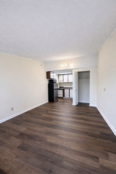 Foto del edificio - 2421 Madison St