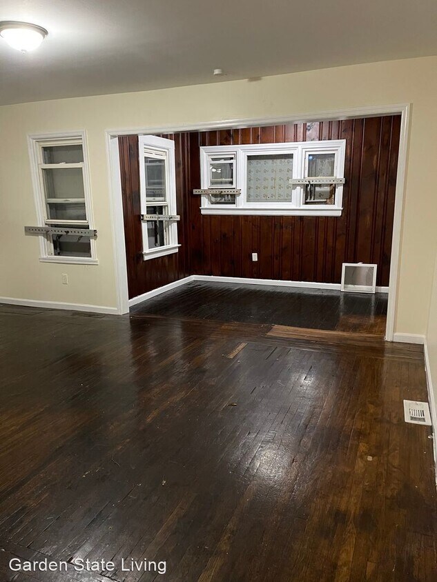 Primary Photo - 5 br, 2 bath House - 27 Chelsea Ave