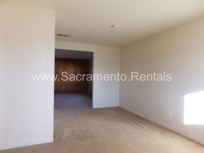 Foto del edificio - Spacious 2bd/1 ba Foothill Farms Duplex Wi...