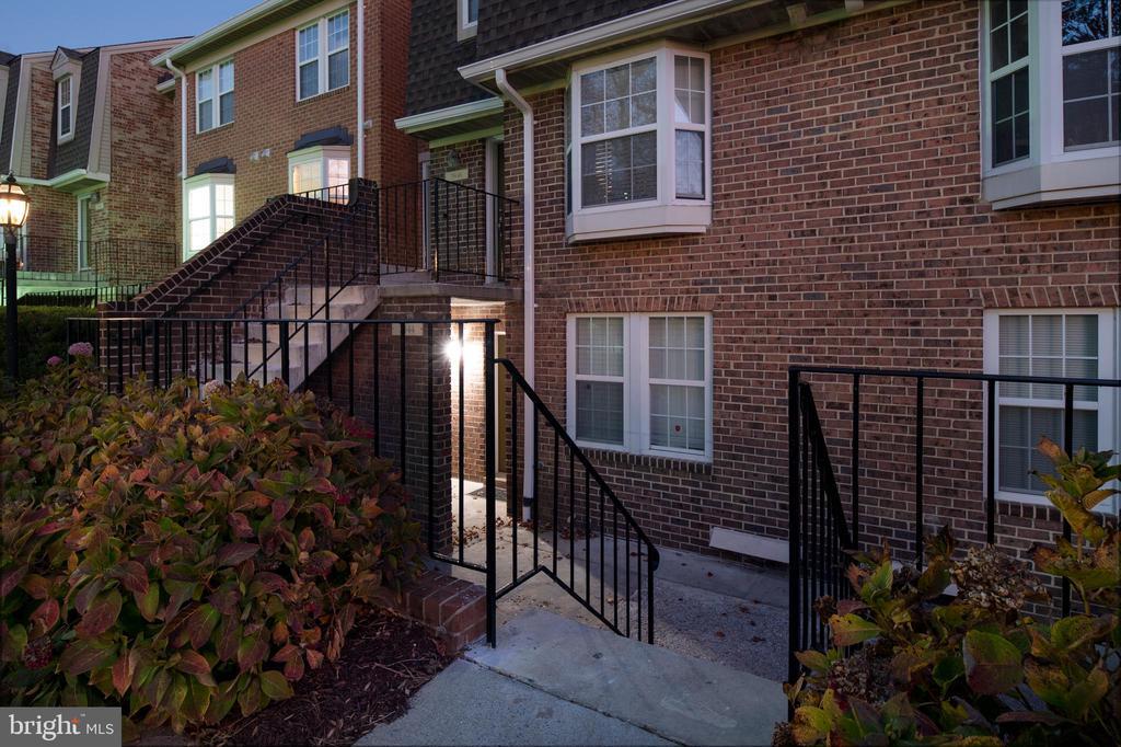 Primary Photo - 3844 Chesterwood Dr