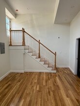 Building Photo - 6 Blossom St