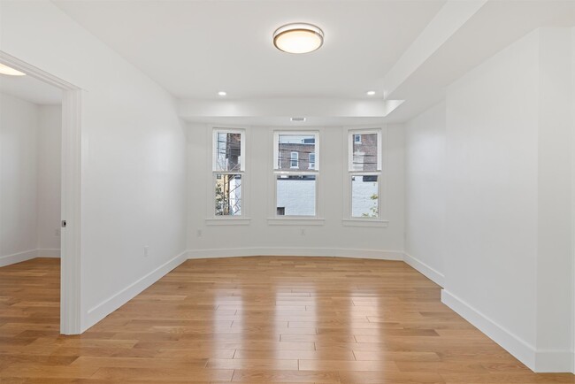 Building Photo - 386 Columbia St