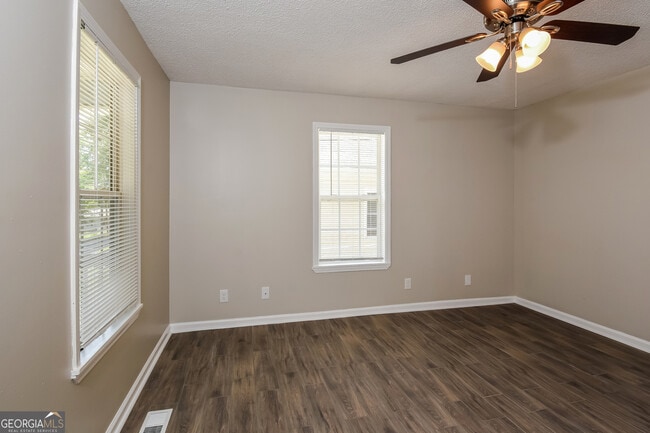 Building Photo - 10 Summit St