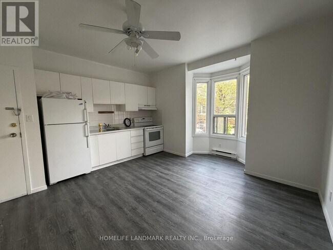Photo du bâtiment - 968 Bathurst St