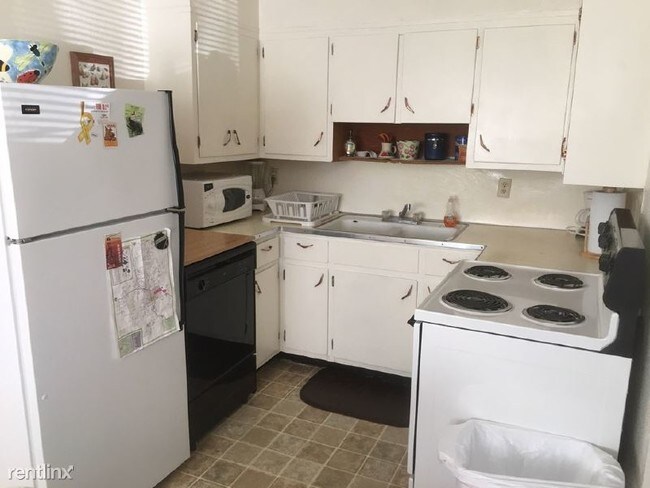 Building Photo - 2 br, 1 bath Condo - 1229 Greenleaf Rd SE