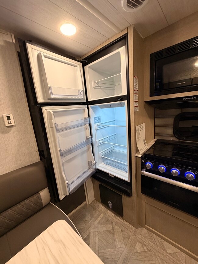 Building Photo - 4245 SW 20th St