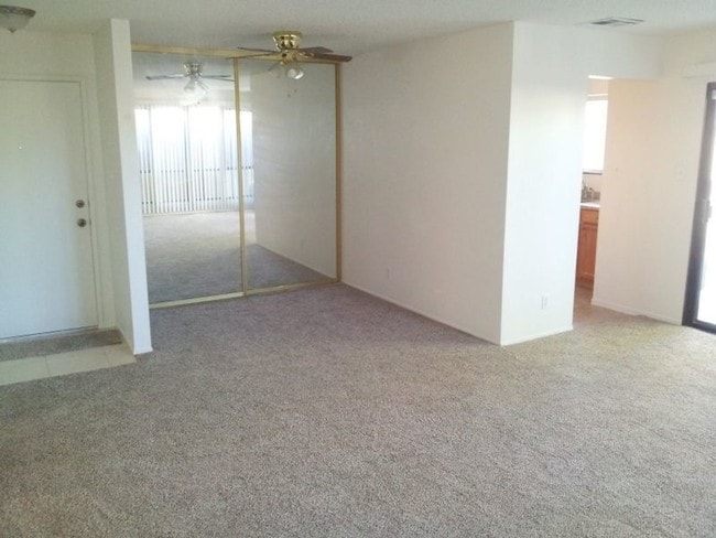 Building Photo - 2400 Sunny Ln
