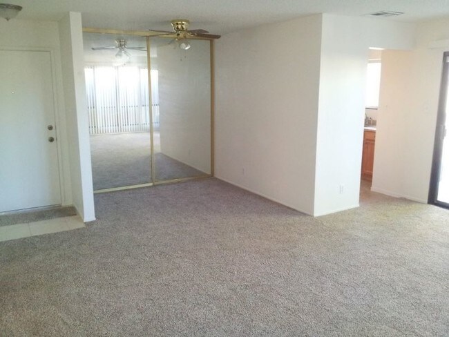Foto del edificio - 2400 Sunny Ln