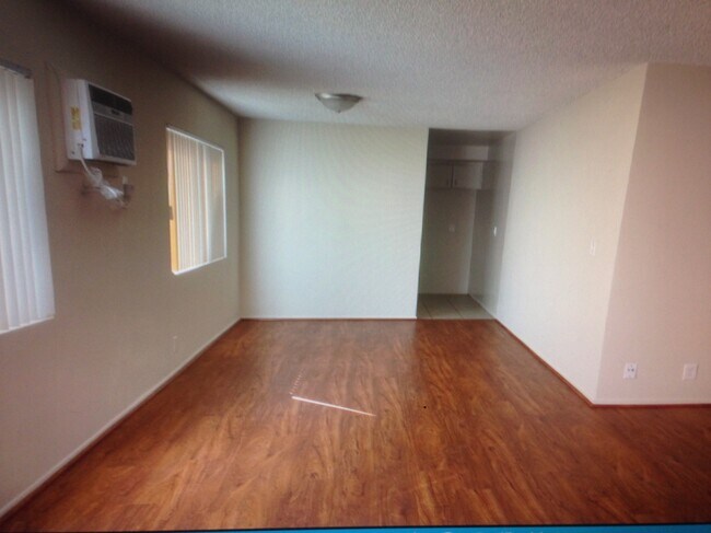 Building Photo - 309 Cornell Dr