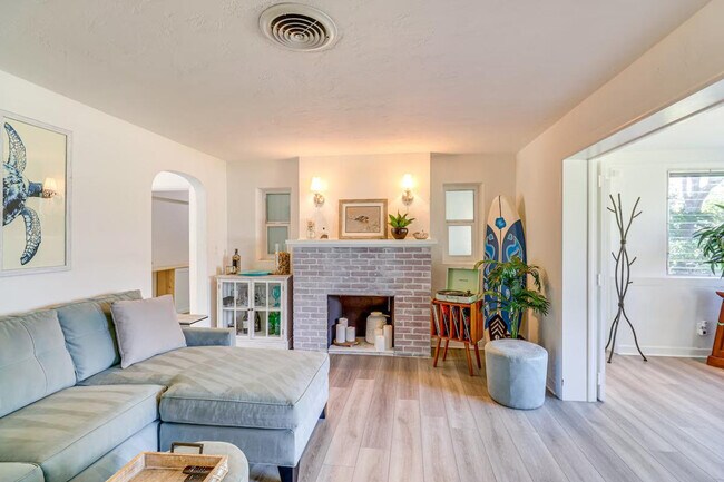 Building Photo - 2042 37th Ave