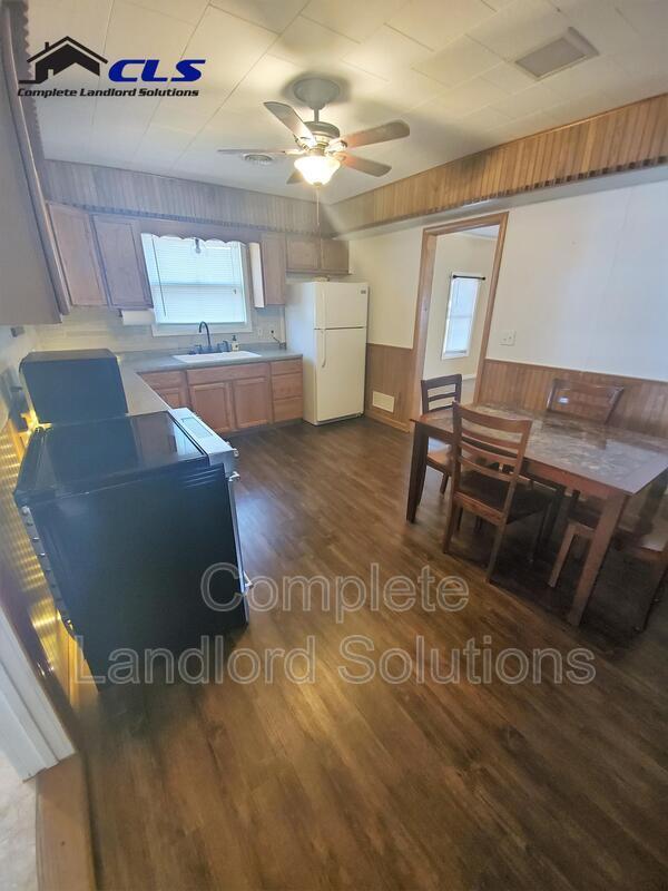 Foto del edificio - 824 East Harris Street Front House