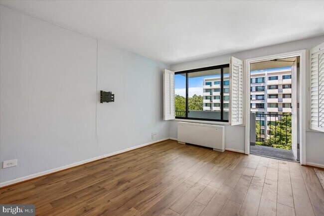 Foto del edificio - 4501 Arlington Blvd