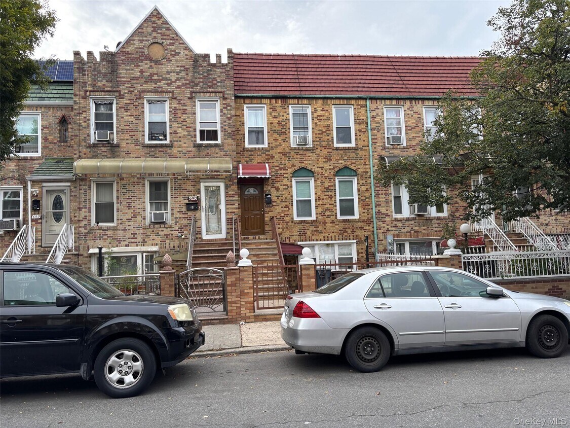 Foto principal - 688 E 43rd St