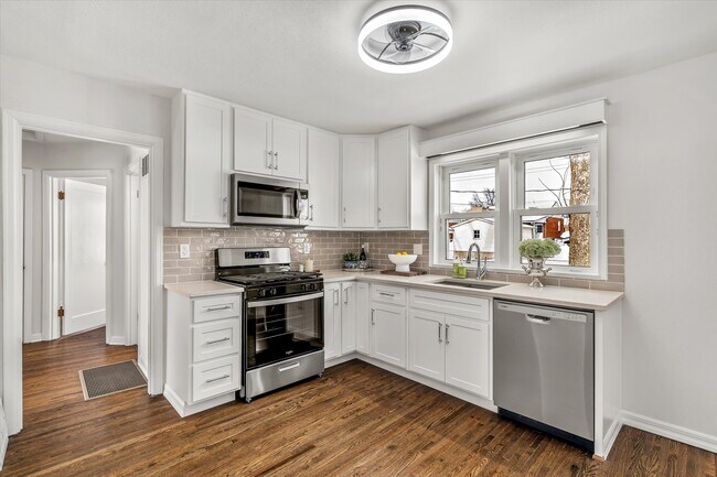 Building Photo - 4333 Schirmer St