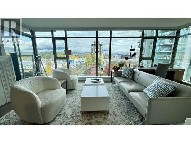 Photo du bâtiment - 1680 Bayshore Dr.