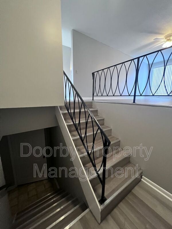 Building Photo - 4000 Lara Ln