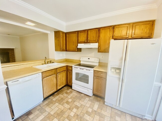Building Photo - Beautiful 2 Bed Waterfront Townhome in Virginia Beach FOR RENT by PMI VA