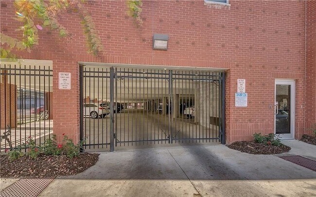 Building Photo - Stylish 2 Bedroom 2 Bath Condo @ Crimson Commons Available Fall 2026! Apply Now!