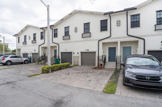 Foto del edificio - 1170 SW 7th Ct
