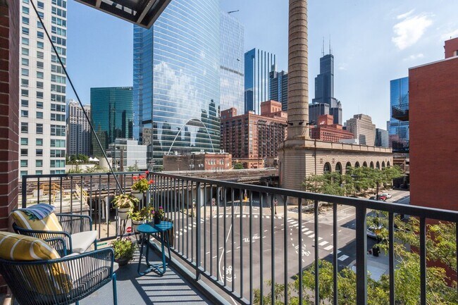 Foto del edificio - 550 W Fulton St
