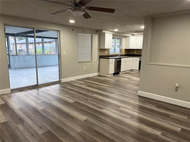 Foto del edificio - 7104 Ingleside Dr