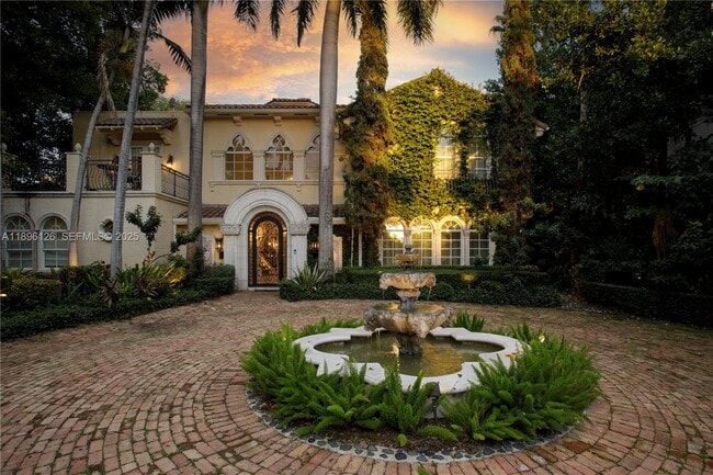 Foto del edificio - 5801 Pine Tree Dr