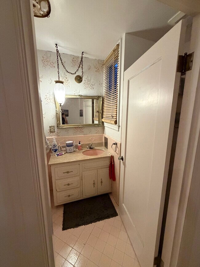 Foto del edificio - 182 Cayuga Ave