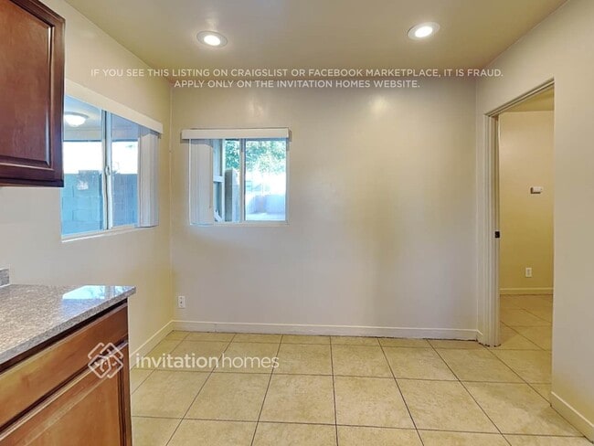 Building Photo - 527 W 1st St