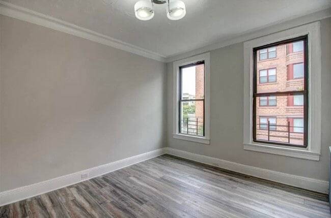 Building Photo - 332 Jackson St