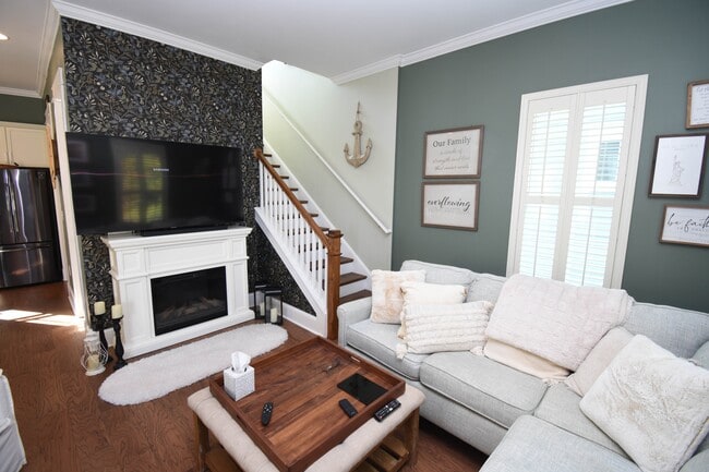 Building Photo - 846 Rosa Cir