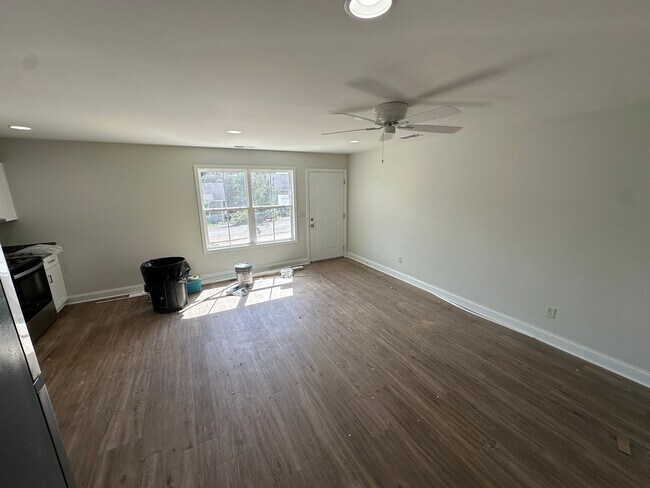 Foto del edificio - FOR LEASE- NEW BUILD LOCATED IN THE HEART ...